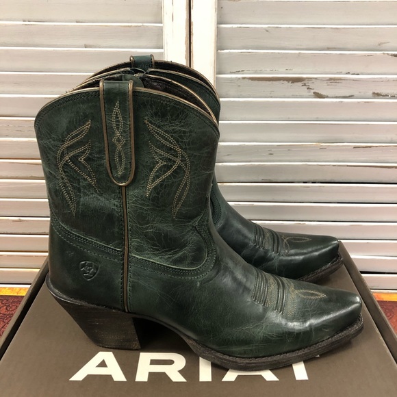 ariat lovely